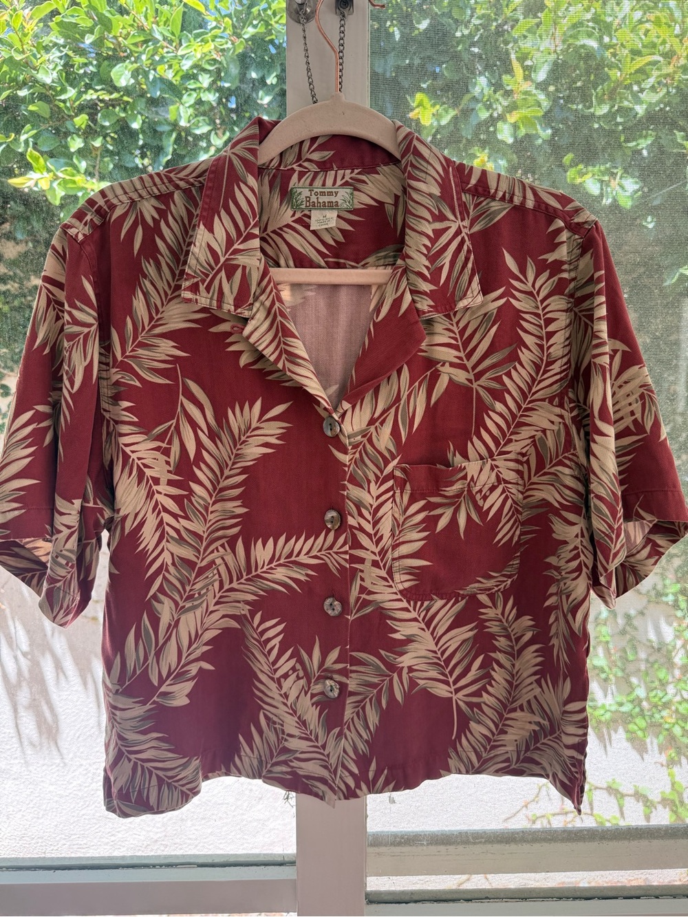 Vintage 100% Silk Tommy Bahama Cropped Hawaiian Top with Shell Buttons Sz Medium